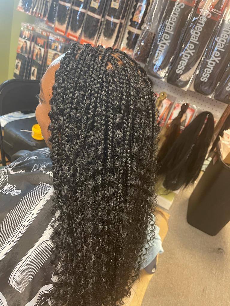 Medium knotless braids showing clean parting rows